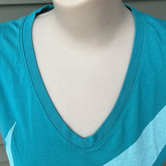 Like new slim fit Nike T-shirt - Picture 2 of 11